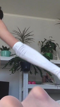 Teen dễ thương thủ dâm đeo găng tay và đồ lót gợi cảm chuyển giới khiêu dâm nbnabunny