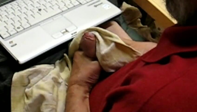 Mstbooblover: Viendo, masturbándose, corriéndose