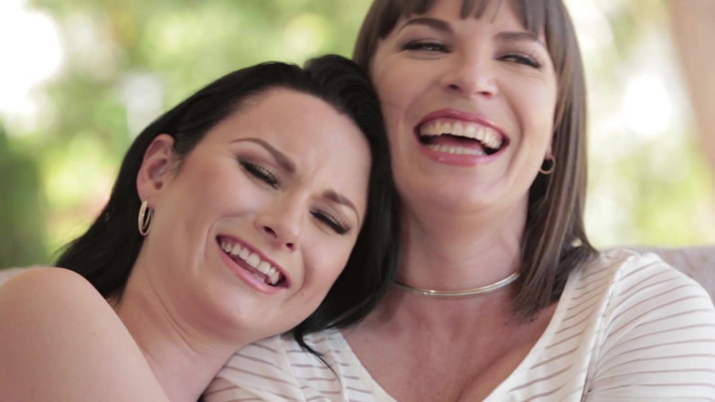 SweetheartVideo: Dana uwielbia Girls_scene 1 kochając Danę