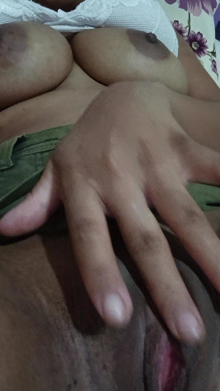 Jacke24: Gadis kepergok masturbasi di ranjang