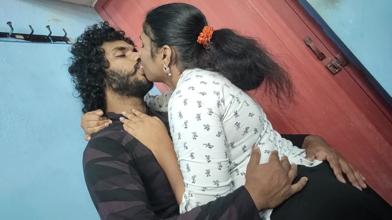 Vaigavarun45: Long Lip Lock with Hot Fuck, Mallu Couple Hot Lip...