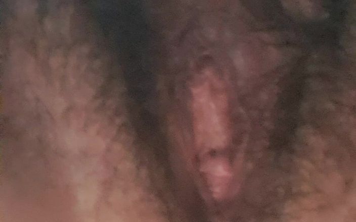 Mommy big hairy pussy: Dojrzała macocha naga z pyszną cipką