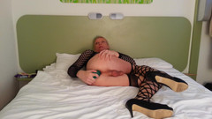 Nikki Montero: Euro Transgender pornohvězda Red Vex hardcore dildo Vkládání do zadku