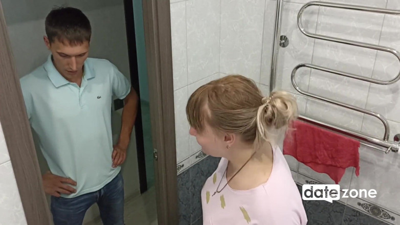 Datezone: Gordita milf tiene sexo con un chico joven