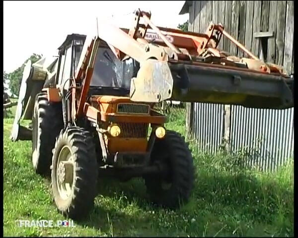 La France a Poil: There's no better way to flirt than a tractor!