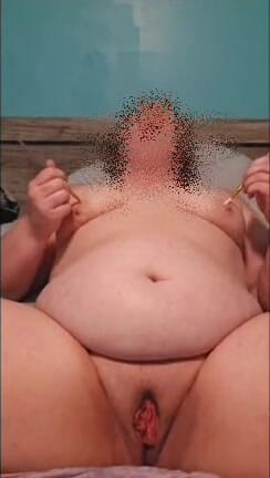 Good Girl McDuck: Squirting Pussy From Paint Brushes on Nipples