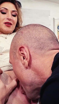 이탈리아 교사와 함께하는 화려한 밀프 후장 수업