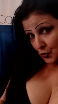 Nächtliche goth mädchen rauchpause