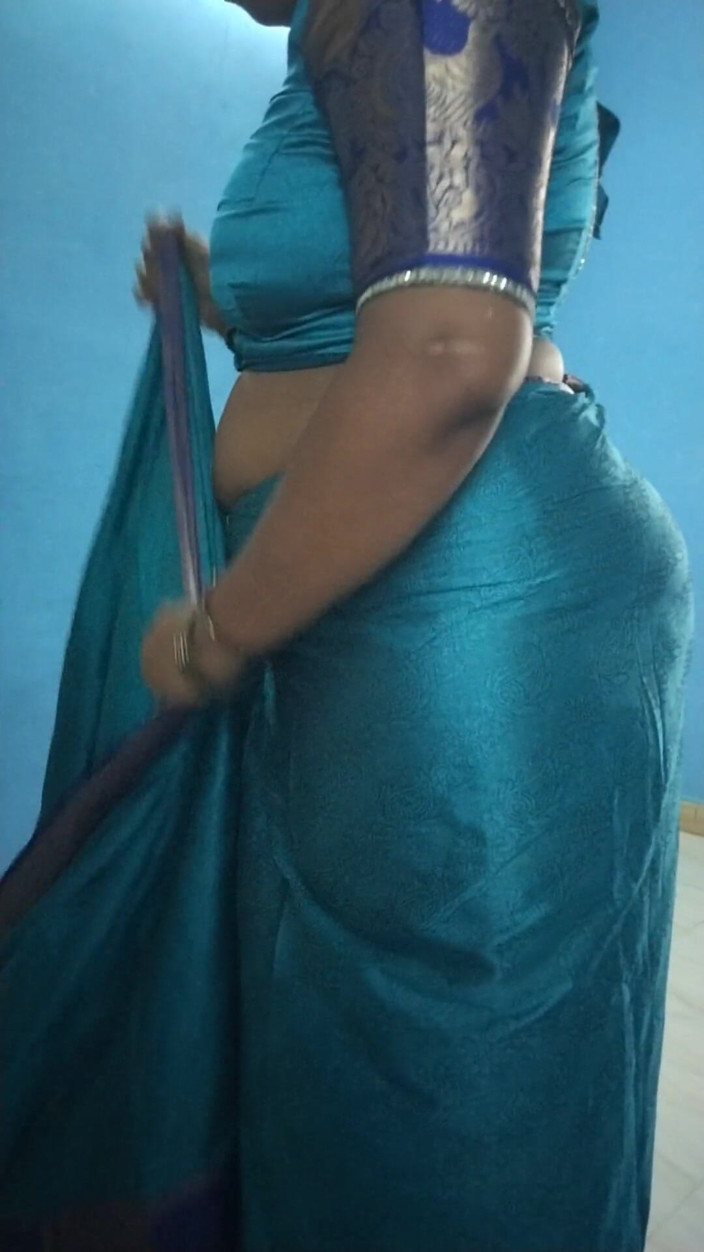 Tamil lesbian: Sexy sárí na sobě