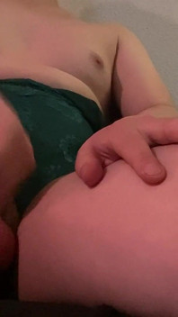 Ragazzina si masturba per te!