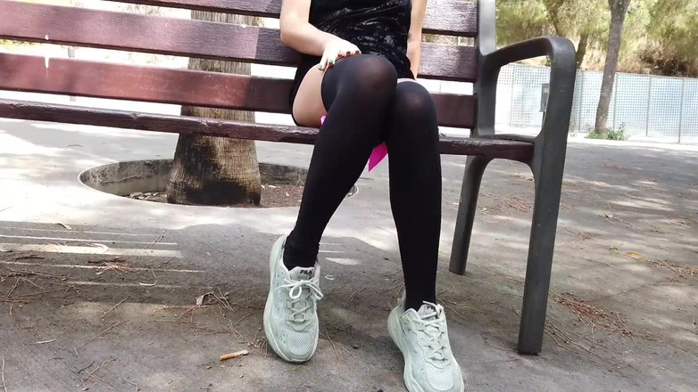 TheloveStory: Божевільний сквірт на відкритому повітрі, мастурбація