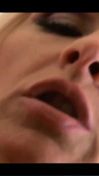 Napalona milf waliła - blond anal
