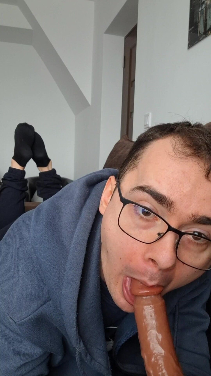 The college boy: Ağzıma dildo boşalana kadar yarağını emiyor