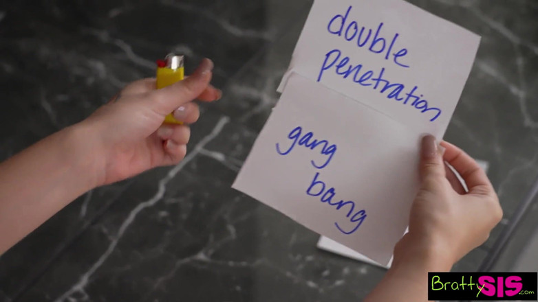 BrattySis: Моя зведена сестра дарує