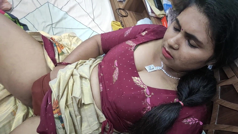 Vaigavarun45: Vaishnavy masturbuje a sex s nevlastním bratrem, Mallu Girl masturbuje...