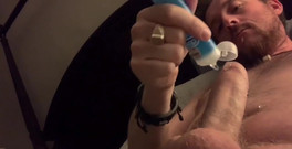 Dirty Talking Guy: Může mi prosím někdo přijít a vylízat mi tu nálož...