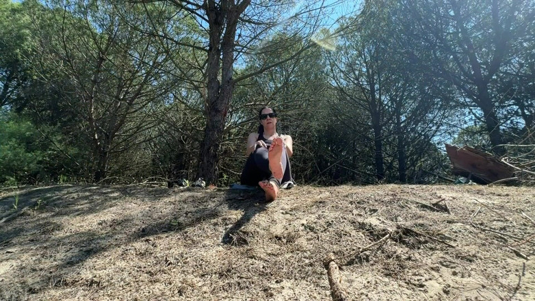 Bergami Melissa: Pulisci ora i piedi all'aperto