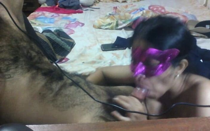 Arabicqueen: Jovem casal horney 1ª vez foda em casa de amigos olhando...