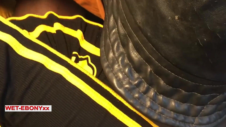 WET EBONY: All'inizio era timida, ora vuole più del mio cazzo e...