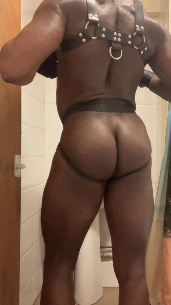 XXL black muscle butt: Sexy černá kulturista Kůže &amp; Latex Butt Show