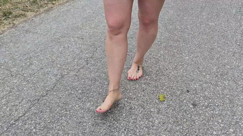 Yvette xtreme: Barefoot on Tour - Video Request Fulfilled!