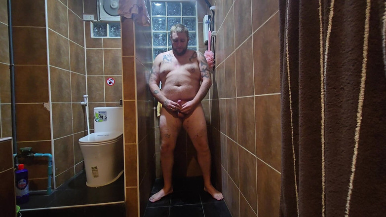 Jimbob Star GAY: Jimbob pisse sur ses pieds et son ventre