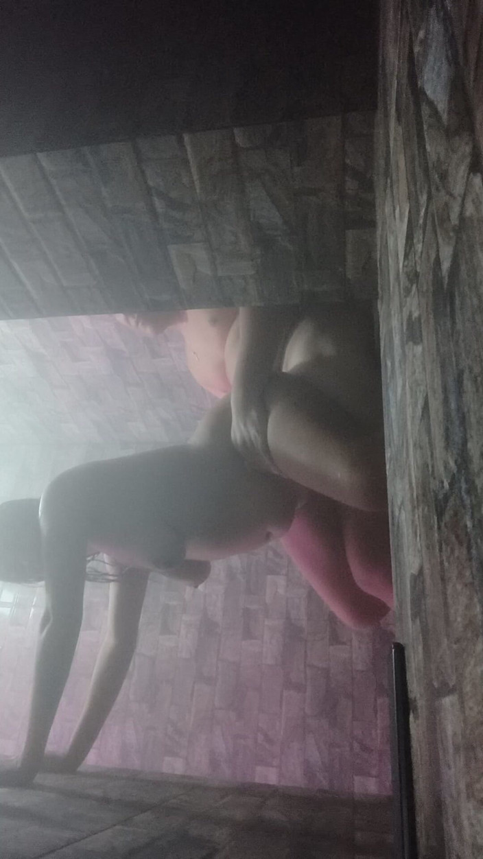 AngyAmazon: Suamiku ngentot sama pria lain di ruangan sauna sampai dia...