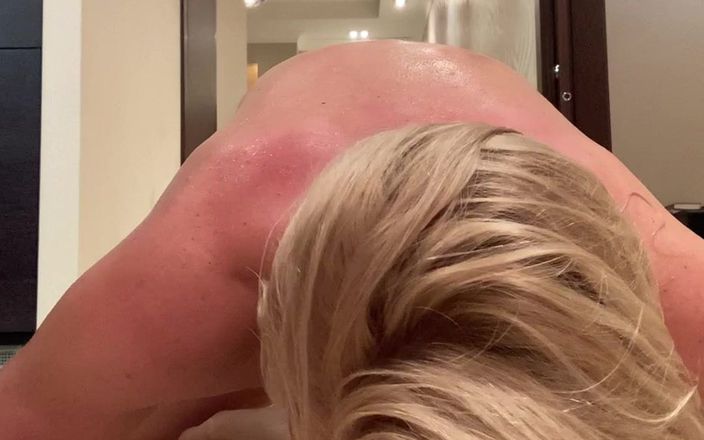 Pee Ella Malkova: Auto pis facial