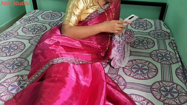 Mili bhabi: Kırmızı paylaşımlı seksi figürlü seks