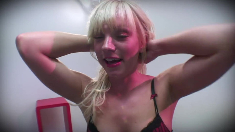 Reality Babes: Delicious blondie sucking hard cock while sitting on a sybian