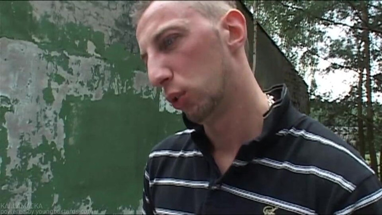 Young Bastards: wrakująca trampki chłopców