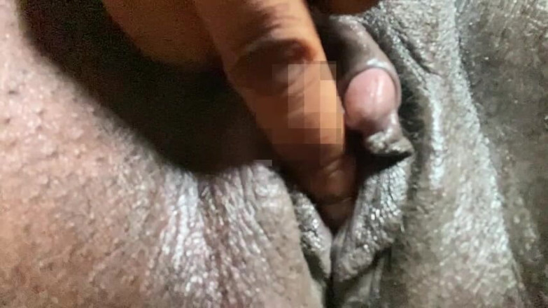 SweetAngles: Poesje masturbatie in het huis van mijn stiefvader.