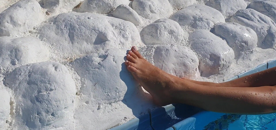 Fetish intimmedia: Une MILF sexy joue avec ses pieds