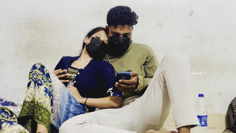 NikiRathod: 服を脱ぎ、キス、おっぱいを押し付け、彼女はそれを愛しています-2日目パート1