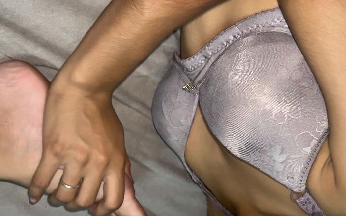 LOVE 4 FUK: 義理の姉は、彼女のタイトでジューシーに濡れたマンコをファックするために私を喜ばせることができました