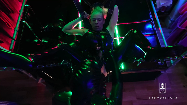 Lady Valeska: The rubber Domme หุ่นยางยักษ์กับกิ๊มพ์