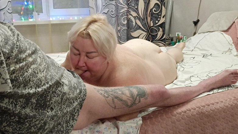 Zona901: Blowjob mendalam dengan air mani dalam mulut ibu tiri