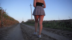 Teasecombo 4K: Mirando a una chica asiática caliente mostrando bragas debajo de...