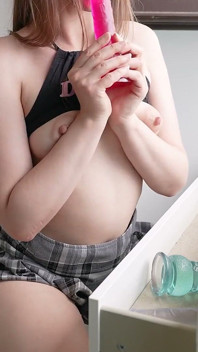 继父的女孩在窗户上潮吹