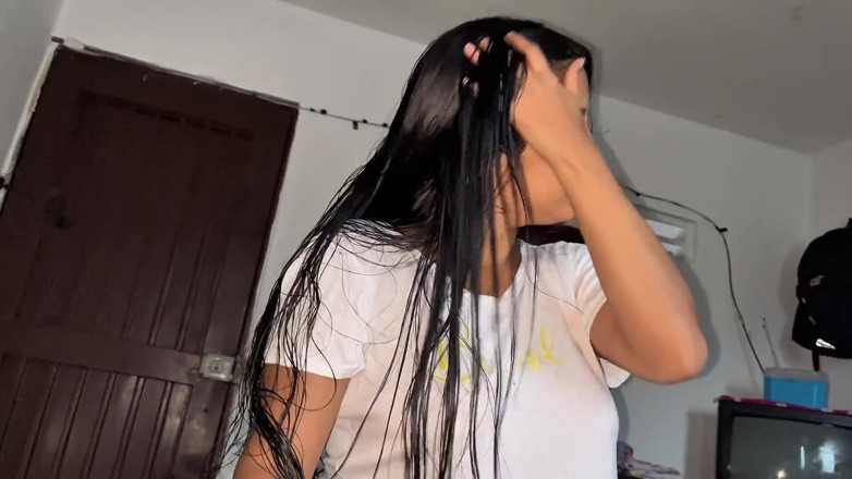 Gilversexy: Enteada troca de roupa na frente do padrasto! Ela acaba...