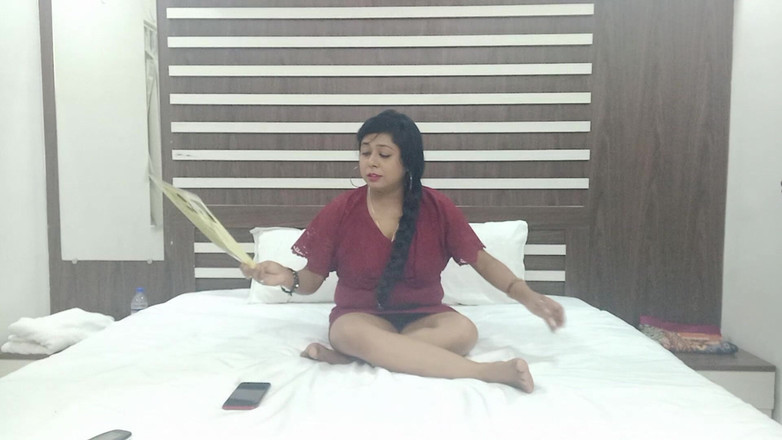 Bengali Bhabhi Sex: ホットなインド人妻 XXX 曲線美の巨乳 デジ バビがマンコを犯される