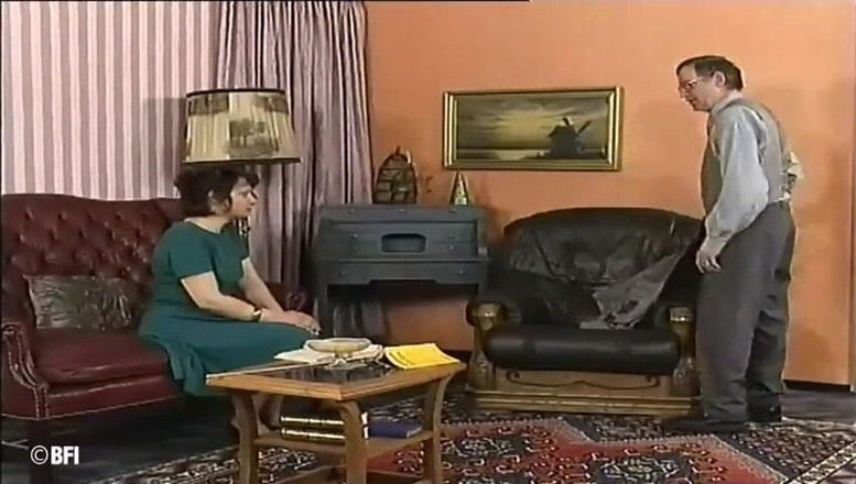 Hardcore slave sex: Distress Série 089 - vidéo vintage de putes vêtues de bas fessées...