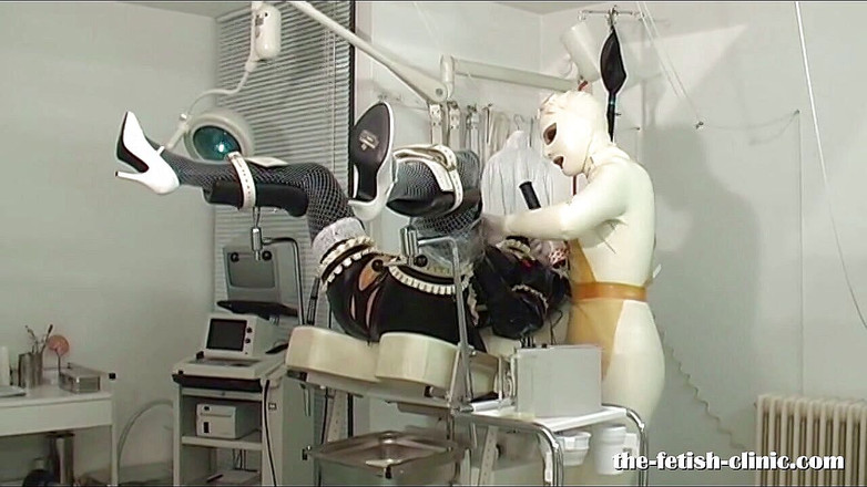 Amator Media: La clínica de muñecas de goma - parte 2