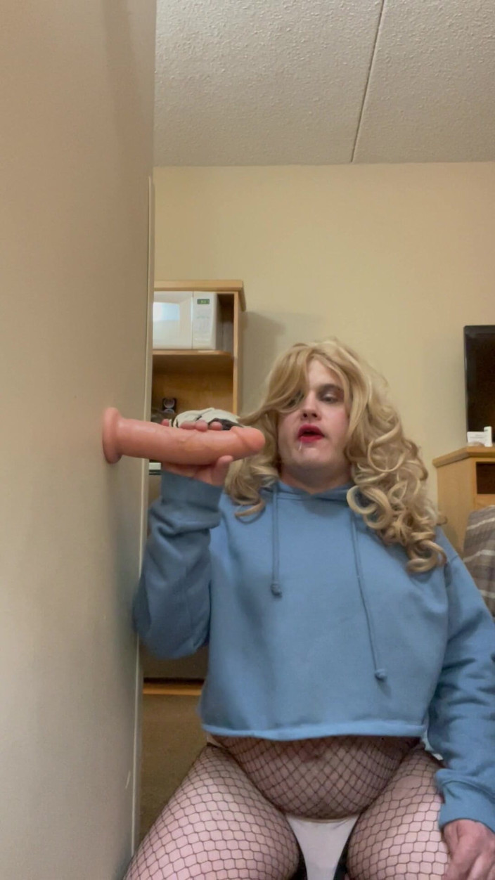 JonnyCakes: Gebeugt, nehme einen großen dildo in meinen arsch, bevor ich...