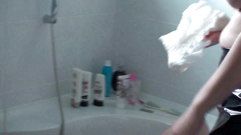 Femdom Austria: मूतना और पीने के बाद