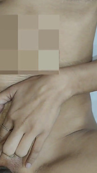 给丈夫的清晰印地语性感人妻惊喜礼物，并和每个人的姿势做爱未删减
