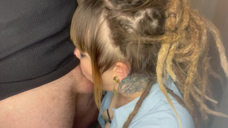 Olivia Jarden: Ботанистая натуральная девушка делает хорошую грязную глубокую глотку