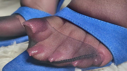 Goddess Lena: Nylonové punčochy, džíny a muly