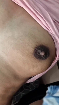 Sora vitregă prinsă în chat video în pielea goală, apoi futută