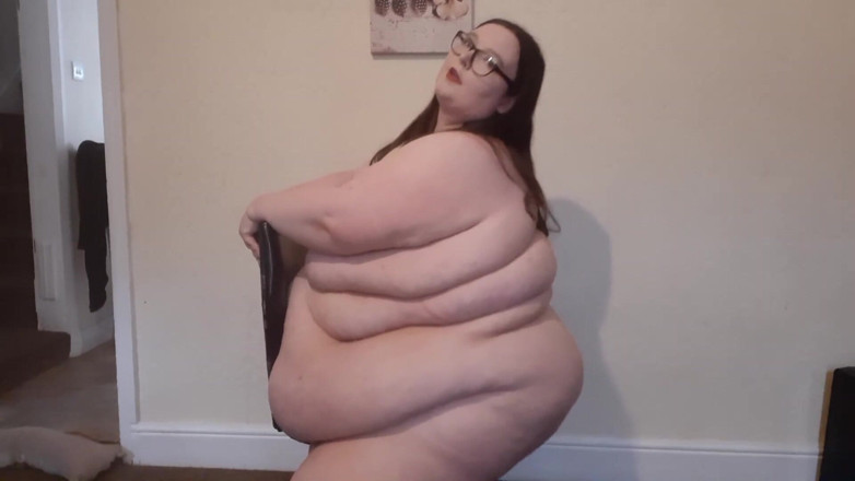 SSBBWLadyBrads: SSBBW goddess vs office chair - fat chat